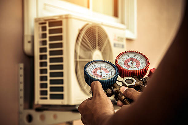 Professional Hvac technician working in Buhl, AL